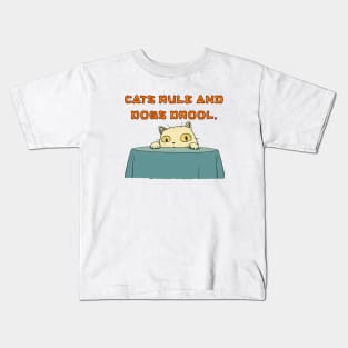 Cats rule and dogs drool. Kids T-Shirt